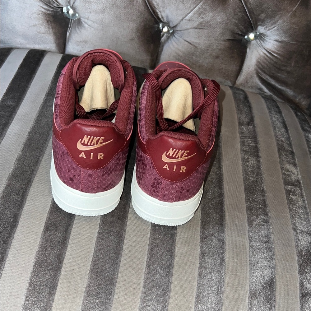 🐍 ELITE STYLE: Nike Air Force 1 Low Burgundy Snakeskin Exotic Luxe US 9 🤩✨👟 - Picture 5 of 5